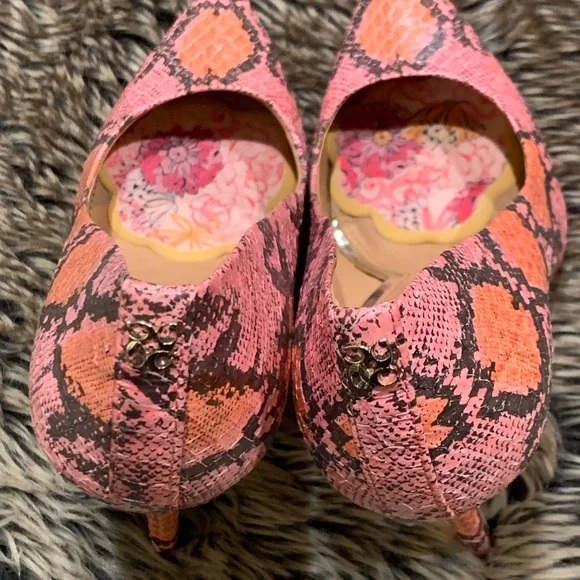 Coach Harlee two tone snake orange pink pumps Size 8